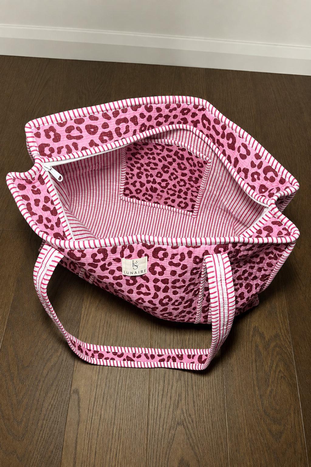 Pink Leopard print Tote bags