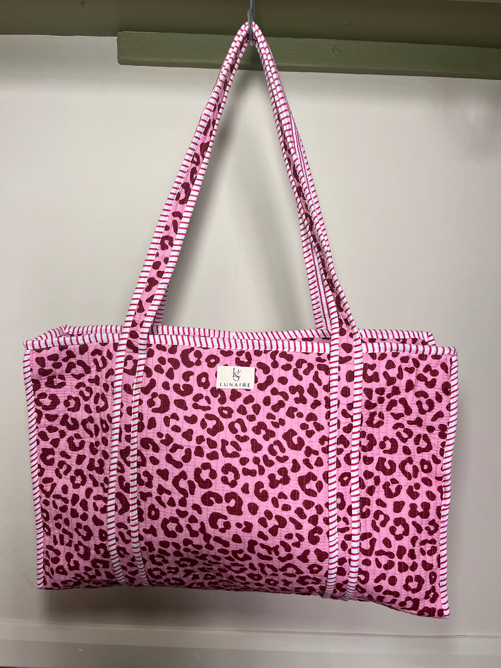 Pink Leopard print Tote bags