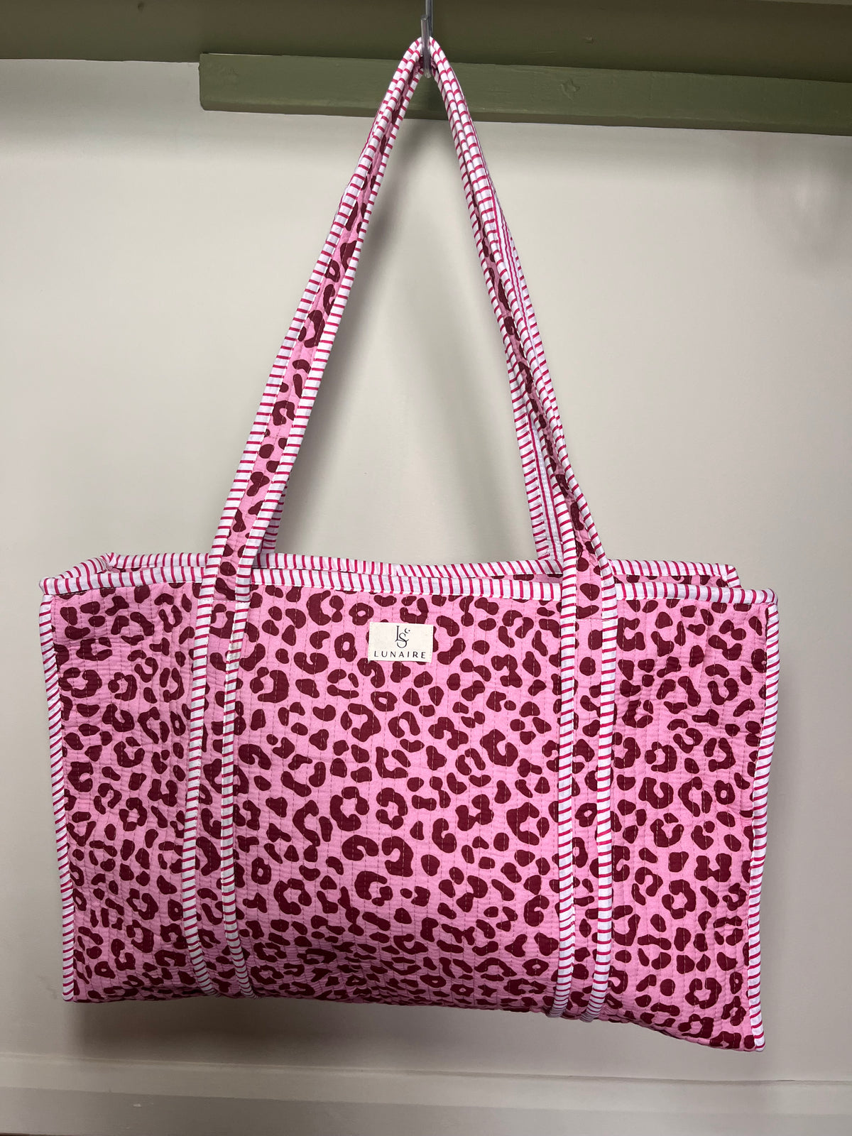 Pink Leopard print Tote bags