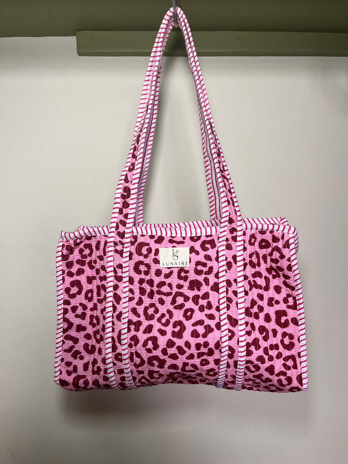 Pink Leopard print Tote bags